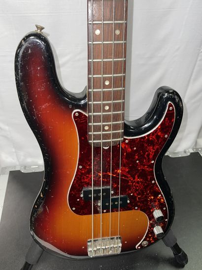 null 
ELECTRIC BASS GUITAR, FENDER PRECISION BASS 

Assembly of a Japanese body not...