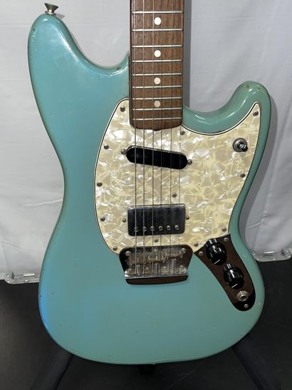 null 
ELECTRIC GUITAR, FENDER Music Master




Blue, n° 37812




(significant wear...