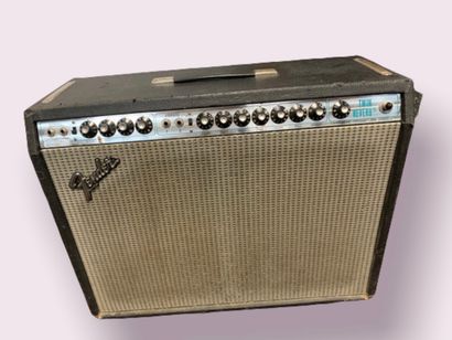 COMBO GUITARE à lampes, FENDER TWIN REVERB

n°A990292

(traces...