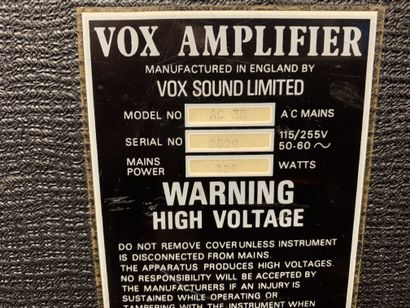 null COMBO GUITARE à lampes, VOX AC 30 

n°2829

(traces d'usure)