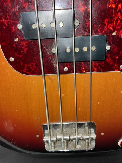 null 
ELECTRIC BASS GUITAR, FENDER PRECISION BASS 

Assembly of a Japanese body not...