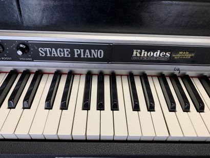 null PIANO ELECTRIQUE, RHODES MARK II STAGE, 73 notes, accord 442

n° 3473

(traces...