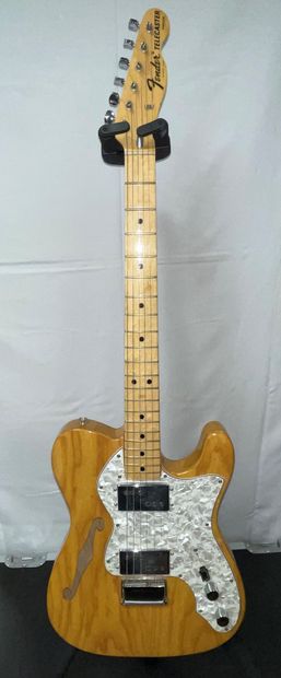 null ELECTRIC GUITAR, FENDER Telecaster Thinline

Blond varnished wood, n° 355982

(scratches,...