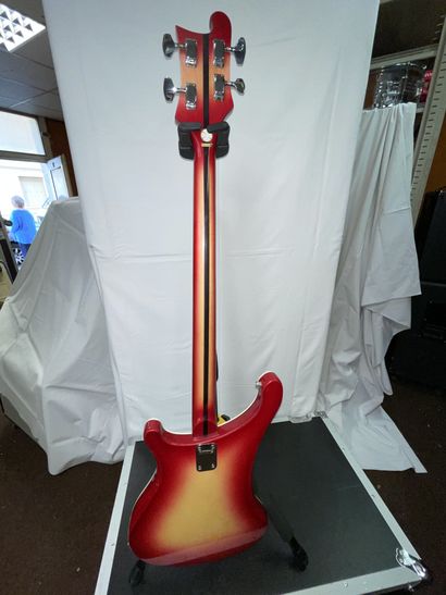 null ELECTRIC BASS GUITAR, HONDO II, Rickenbaker copy

Cream gradient red, No. HRB-2S,...