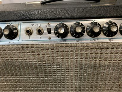null 
COMBO GUITARE à lampes, FENDER TWIN REVERB




n°B67268




(traces d'usure,...