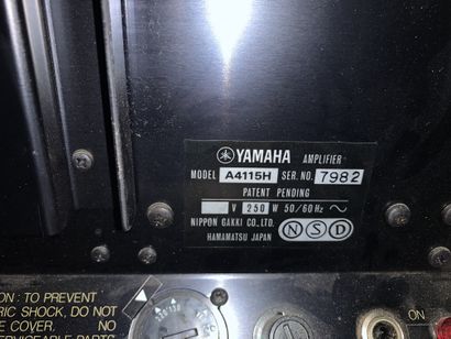 null DEUX ENCEINTES de sonorisation, YAMAHA A40 115H

composées d'un HP 15'' et d'une...