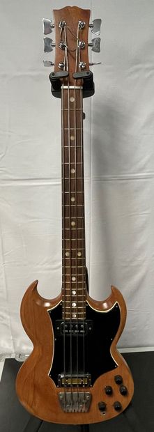 null ELECTRIC BASS GUITAR, SG shape

Varnished wood

(visible hole in the back)

With...