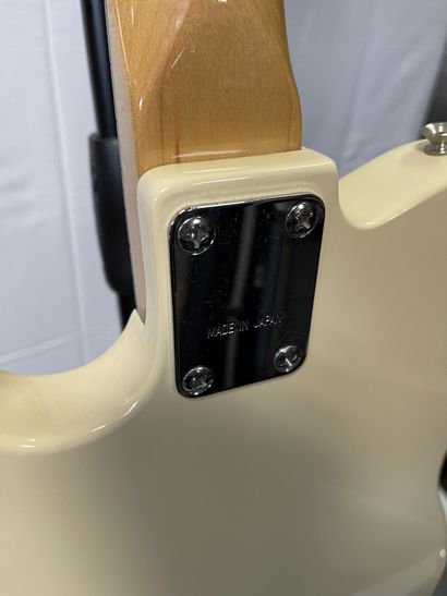 null GUITARE ELECTRIQUE, type Telecaster

Crème, made in Japan

Bon état