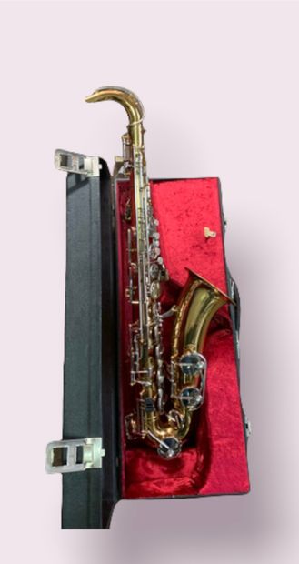 null SAXOPHONE TENOR, WELTKLANG SOLIST

Laiton verni

(traces d'usure)

Avec sa ...