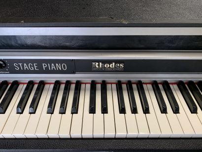 null PIANO ELECTRIQUE, RHODES MARK II STAGE, 73 notes, accord 442

n° 3580

(traces...