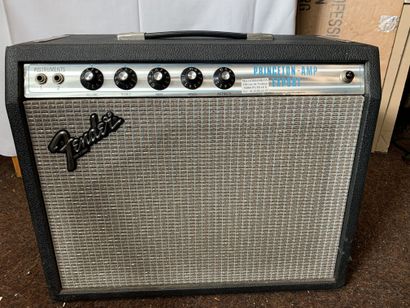 null COMBO GUITARE à lampes, FENDER PRINCETON EXPORT

n°A12580

(traces d'usure)
