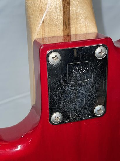 null ELECTRIC BASS GUITAR, MUSIC MAN String Ray

Red, made in USA

(traces of wear)

With...