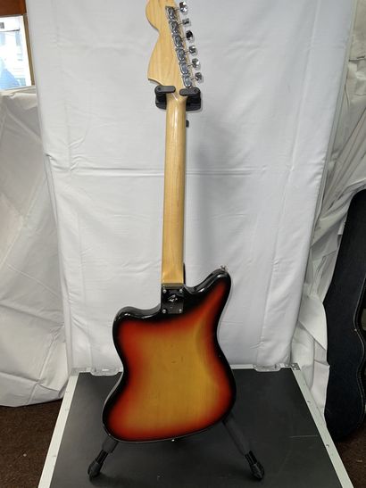 null ELECTRIC GUITAR, FENDER Jazz Master

Sunbrust, #305581

(traces of wear and...