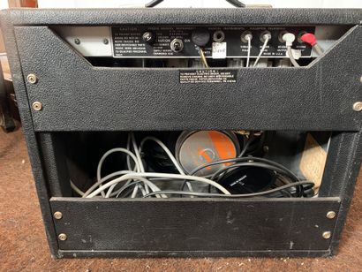 null COMBO GUITARE à lampes, FENDER PRINCETON REVERB

n°A896590

(traces d'usure...