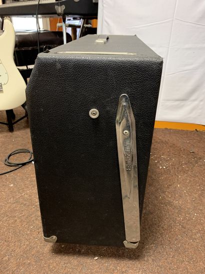 null 
COMBO GUITARE à lampes, FENDER SUPER TWIN REVERB




n°A832749




(traces...