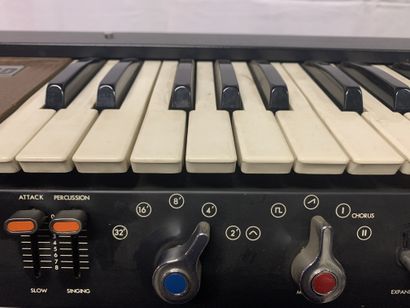 null SYNTHETISEUR ANALOGIQUE, KORG MINIKORG 700

(traces d'usure)