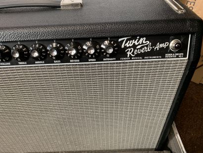 null COMBO GUITARE à lampes, FENDER TWIN REVERB

n°AC082479

(traces d'usure)