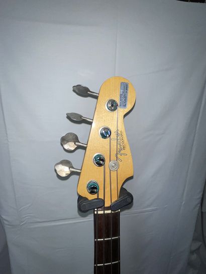 null 
ELECTRIC BASS GUITAR, FENDER PRECISION BASS 

Assembly, neck june1964 (working...
