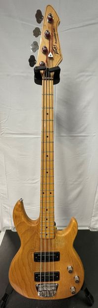 null ELECTRIC BASS GUITAR, PEAVEY FOUNDATION

Blond varnished wood, #01910785, made...