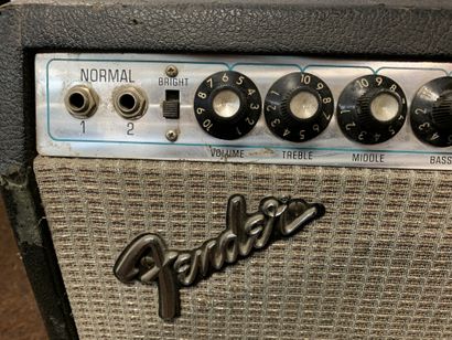 null 
COMBO GUITARE à lampes, FENDER TWIN REVERB




n°B67268




(traces d'usure,...