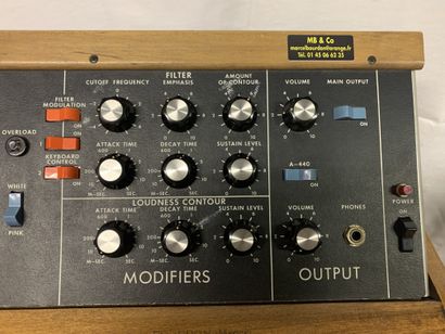 null ANALOG SYNTHESIZER, MINIMOOG D

n° 7816

(traces of wear)