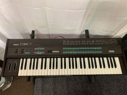 null SYNTHETISEUR, YAMAHA DX7

n° 50256

(traces d'usure, manque un bouton)