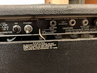 null COMBO GUITARE à lampes, FENDER TWIN REVERB

n°A893050

(traces d'usure)

Transfo...