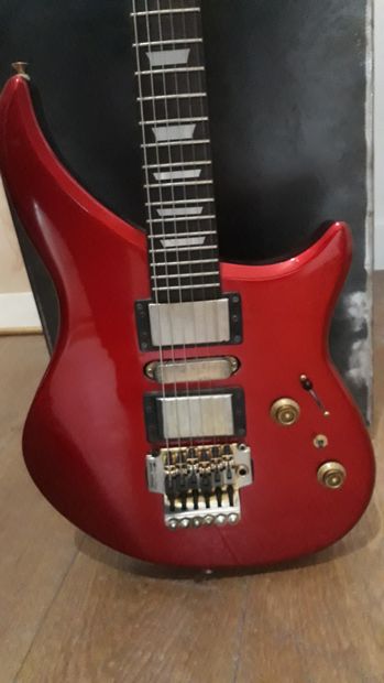 null * GUITARE ELECTRIQUE, EPIPHONE, type Stratocaster

Rouge, n° S2030011

Avec...