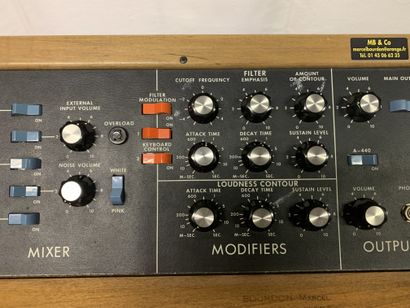  ANALOG SYNTHESIZER, MINIMOOG D 
n° 7816 
(traces of wear)