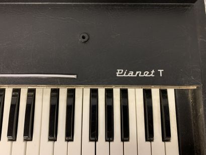 null PIANO ELECTRIQUE, HOHNER Pianet T

(traces d'usure, une touche légèrement plus...