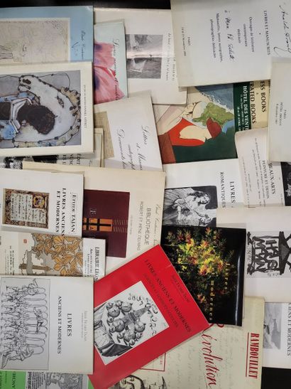 VARIA CATALOGUES DE VENTES.

Lot de catalogues de ventes de livres anciens et modernes,...