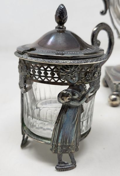null Silver (950/00) setting for a sugar bowl and a mustard pot, decorated with women...