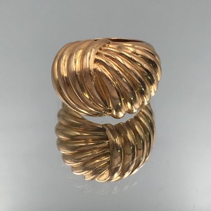 null Ring in yellow gold (750 thousandth) godronné. 

Finger: 50. Gross weight: 18,3...
