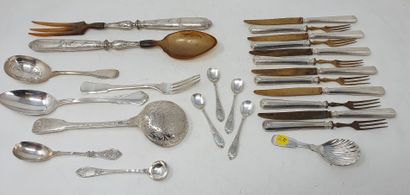 null Set of silver or silver-plated flatware (minimum 925/00) comprising:

- salt...