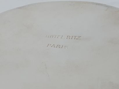 null Two handled silver plated fruit bowl, signed Hôtel Ritz Paris, under the heel

H.:...