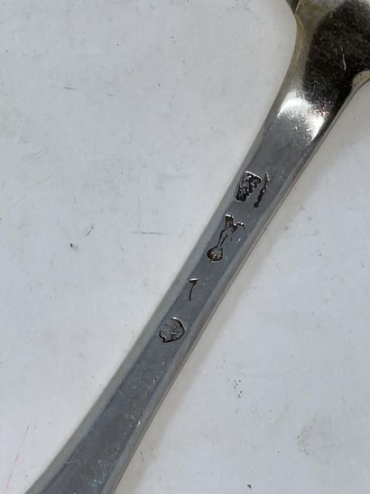null Silver spoon baguette model

18th century (shocks) 

weight: 68 g