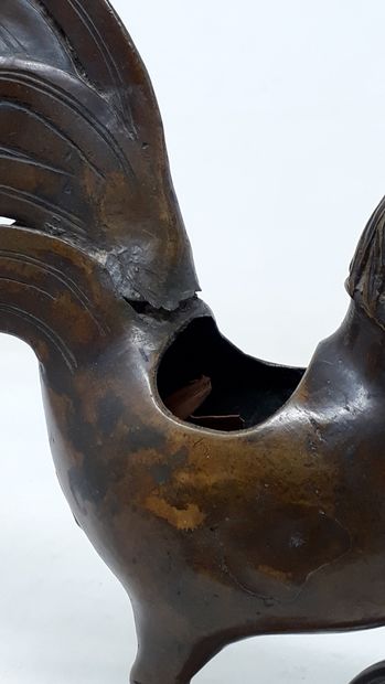 null Brule-parfum en bronze figurant un coq

Japon, fin XIXe siècle (manque au couvercle)

H.:...