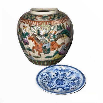 null Pot en porcelaine à décor polychrome de scènes de bataille

Chine, Canton, XIXe...