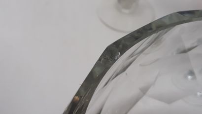 null 
DAUM - Cinq coupelles en cristal




H.: 7 cm




Dans leur emballage d'origine.




On...