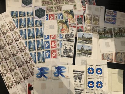 null 1 carton de timbres, France faciale + divers

O/*/** 

Expert - Louis Behr