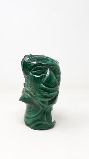 null Ecole moderne 

"Tête d'homme" 

Sculpture sur malachite

H.: 14,5 cm
