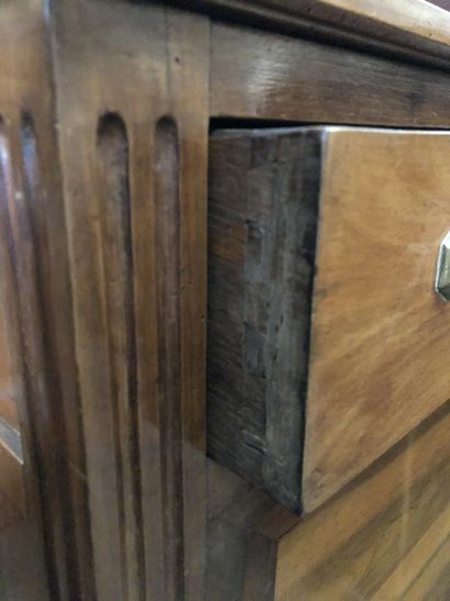 null Secrétaire en bois naturel ouvrant à un tiroir, un abattant et deux portillons

Style...