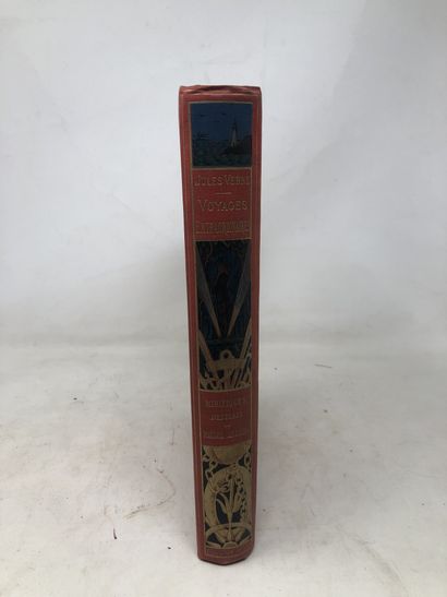 null 
Lot of bound books including: Jules Vernes, Mirifiques aventures de Maitre...