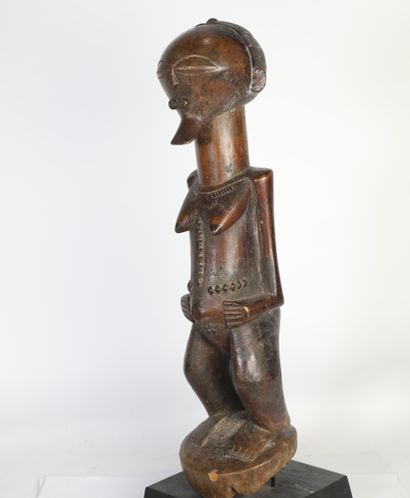  Statue de style Luba ou Hemba en bois patiné 
50x12x12cm