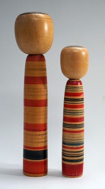  KOKECHI doll : 2 traditional dolls in natural wood decorated with horizontal bands...