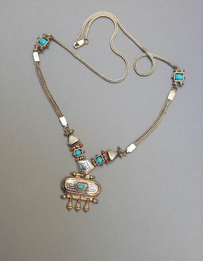  Indian style silver necklace 925/°°, holding a niello pendant with three pendants,...