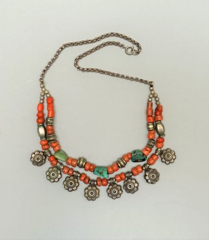 Necklace with 2 rows of silver beads (min.800/°°)...