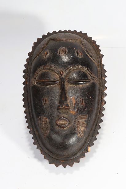 null Baule style mask in patinated wood

30x18x8cm