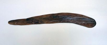 null BOOMERANG / KILLER CLUB in hardwood with many cracks due to the age of the piece....