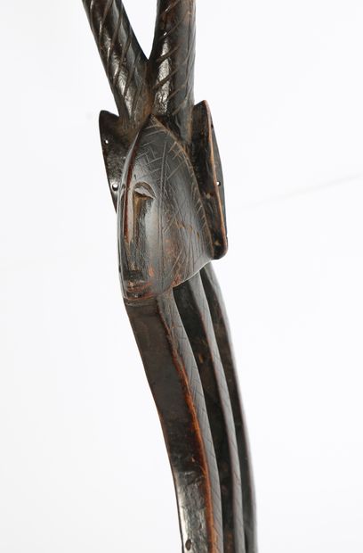 null Masque cimier de style Bambara en bois patiné

59x12x4cm